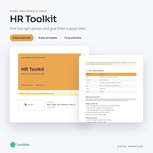 Peut inclure: Un kit d'outils RH numérique pour Word et Google Docs comprenant une page de couverture jaune moutarde intitulée HR Toolkit: Hiring a head barista for café 3 et une seconde page affichant un tableau de description de poste avec les détails.