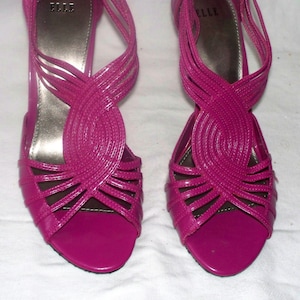 Elle Sandals - Zipper Back - Mariel Fuchsia - Size 8.5 - Gently Worn - Vintage 1990s