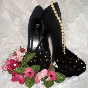 Black Velvet Platform Pumps: Gold Spiked Heels, Size 7
