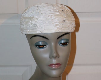 vintage 1950s ivory silk beret 50s hat wedding bridal mcm rhinestones pearls 60s Vintage 1950s Ivory Silk Beret 50s Hat Wedding Bridal Mcm  main image 2