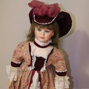 Victorian Heritage &quot;Marguerite&quot; - Original Box - Doll Stand - Pre-Owned
