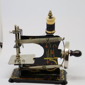 Vintage Casige Miniatur Spielzeug Nähmaschine - Keine Box oder Anleitungen - Funktionsfähig - Made in Germany