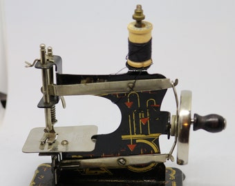 ビンテージ KAYANEE Sew Master おもちゃのミシン、動作する金属製