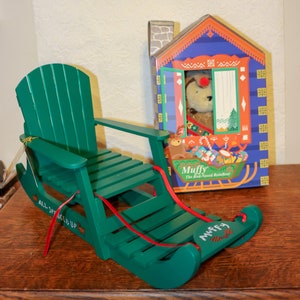 1996 „Muffy the Red Nose Reinbear” z „All Spruced Up Sleigh” – Muffy Vanderbear – Edycja limitowana – North American Bear Co – Oryginalne pudełka