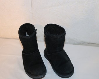 Toddler Girls Bearpaw Black Suede Boots -  Ugg Style Boots - Toddler Size 8 - Wool Blend Lining - Sheepskin Foot Bed -Moderate Wear