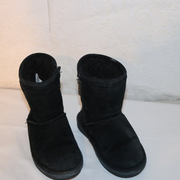 Toddler Girls Bearpaw Black Suede Boots -  Ugg Style Boots - Toddler Size 8 - Wool Blend Lining - Sheepskin Foot Bed -Moderate Wear