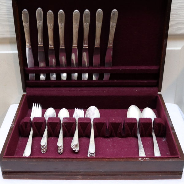 International Wm Rogers "Devonshire aka MaryLou" Silver Flatware Set - 1938 - Set for 5 - Original Box  - 44 pcs - Silverplate