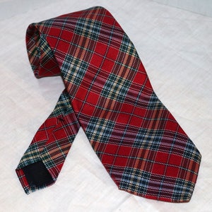 Brooks Brothers Men&#39;s Tie  - Red Plaid - Made in USA - 100% Silk
