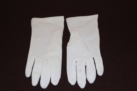 Vintage Little Girl's White Gloves - 1950s - Nylo… - image 1