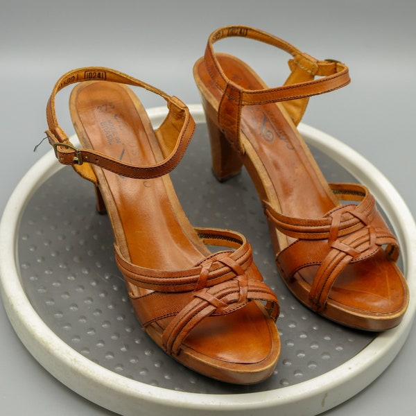 1970s Enrico Sergio Leather Sandals - Wooden Platform Sandals - Made in Brazil - Good Condition - Style 215321  10241  275 - Unknown Size