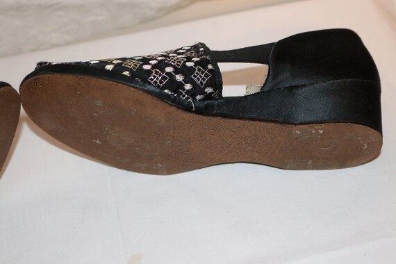 1940s-50s Ladies Black Satin Wedge Peep Toe Slipp… - image 7