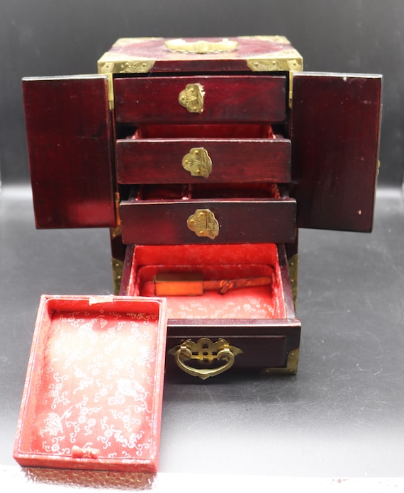 Vintage Oriental Jewelry Box with Carved Jade Inl… - image 8