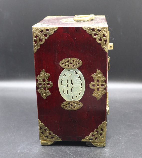 Vintage Oriental Jewelry Box with Carved Jade Inl… - image 2
