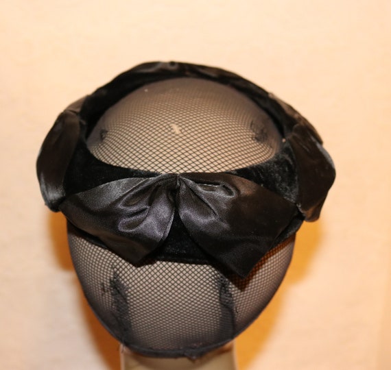 1950s Black Satin Bows on Black Velvet Circlet Ha… - image 4