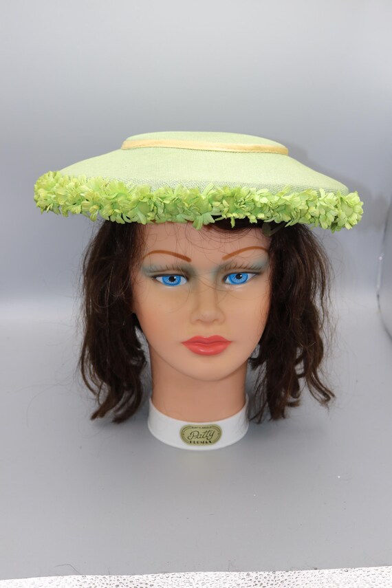 1950s Pale Green Floral Hat - New Look Era Vintage Millinery  display picture 3