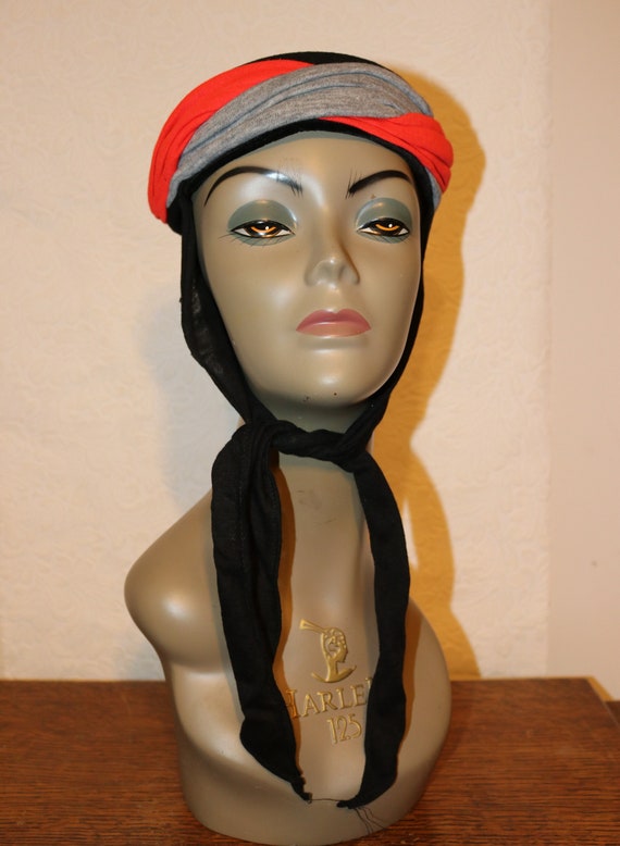 1960s Black Gray Red Knit Pillbox Tie Hat- Excell… - image 1