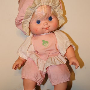 Vintage &quot;Baby Needs a Name&quot; Strawberry Shortcake Blow Kisses Doll - Kenner American Greetings - 1984 -