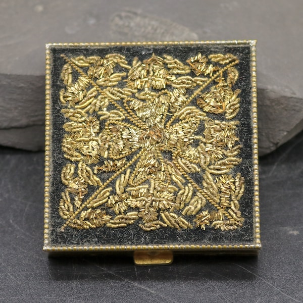 Vintage Gold Wire Embroidered Black Velvet Top Powder Compact - Made in USA - Empty - 1950s - Small Square Powder Compact