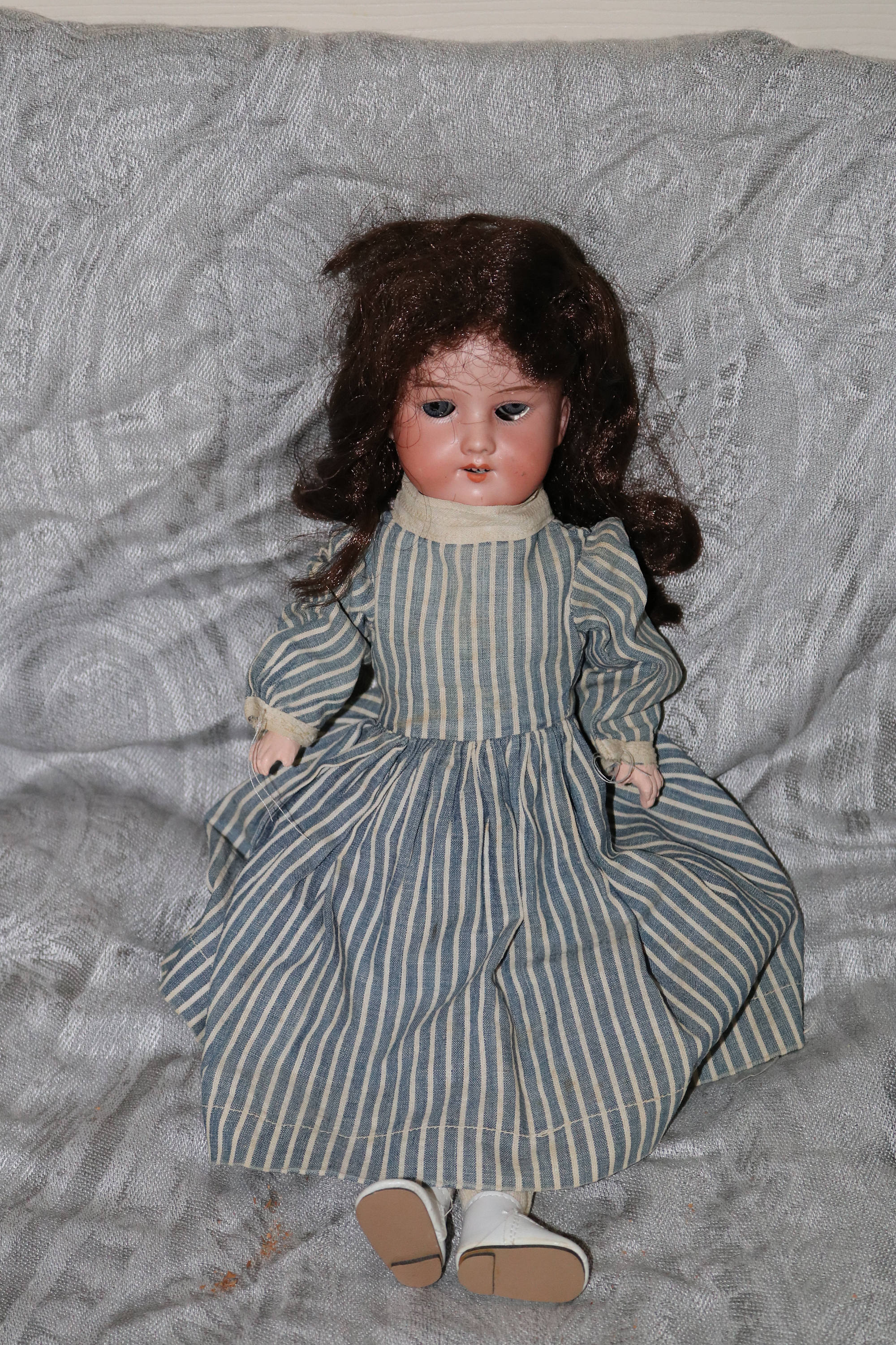 ARMAND MARSEILLE: Poupée tête porcelaine, yeux dormeurs, bou