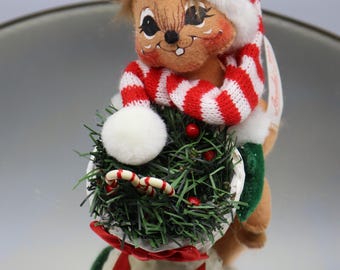 Vintage 2005 Annalee Brown Mouse Christmas Basket Doll