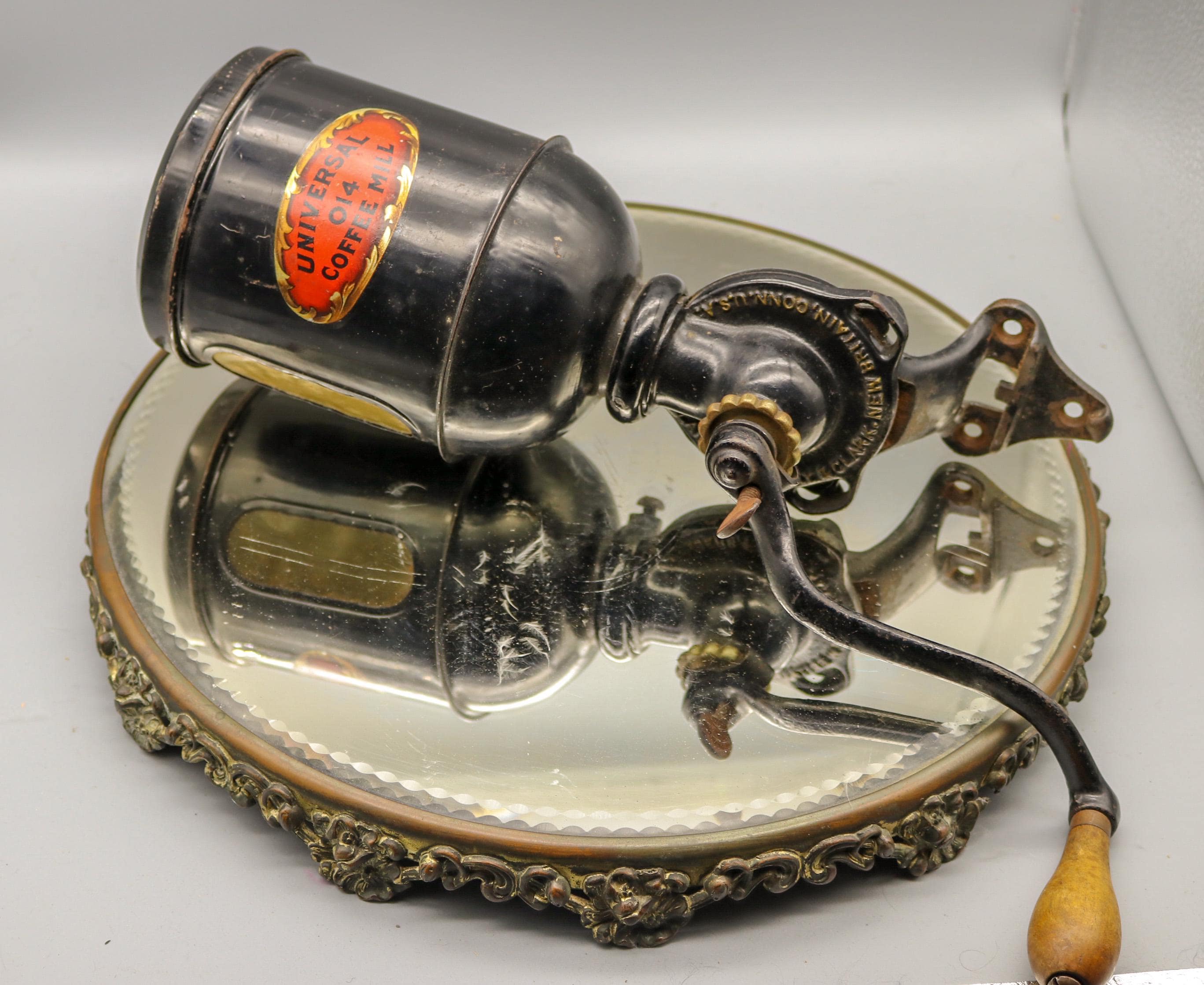 Vintage Universal 014 Coffee Grinder: 1905 Landers, Frary & Clark