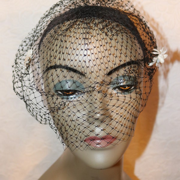 1950s Black Daisy Birdcage Veil - Good Condition - No Breaks in Veil - Ladies Hat