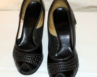 1950s Ladies Black Leather Pumps with Peep Toe - Good Vintage Condition - Size 5.5B