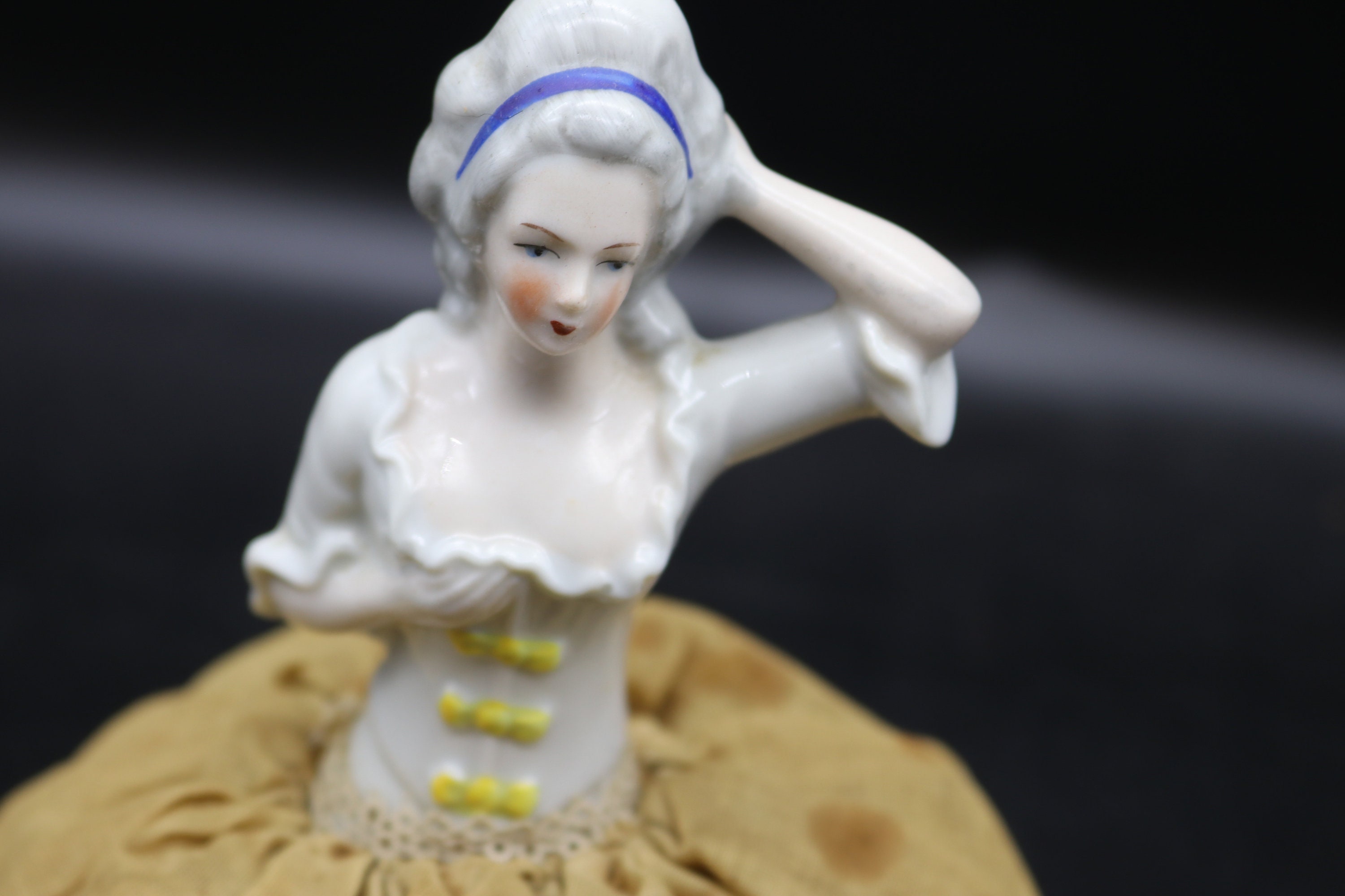 アンティーク ドイツ磁器 ハーフドール ピンクッション人形 ボンネット少女 アンティーク 1930 年代 ドイツ製 磁器製 ピンクッション ハーフドール