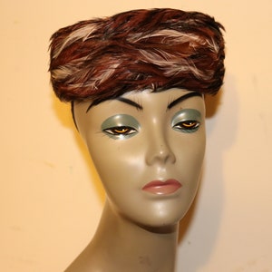 Sombrero de pillbox de plumas de 1960 - Richard Original - buen estado - sin velo