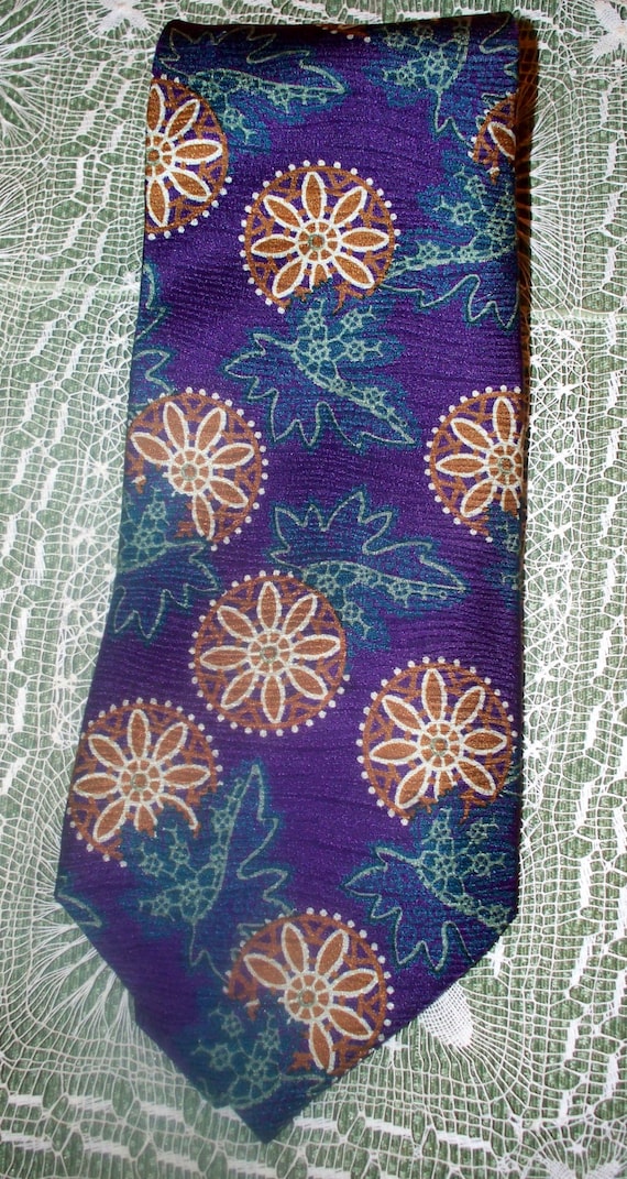 Vintage Claiborne Men's Tie - Made in USA of Itali