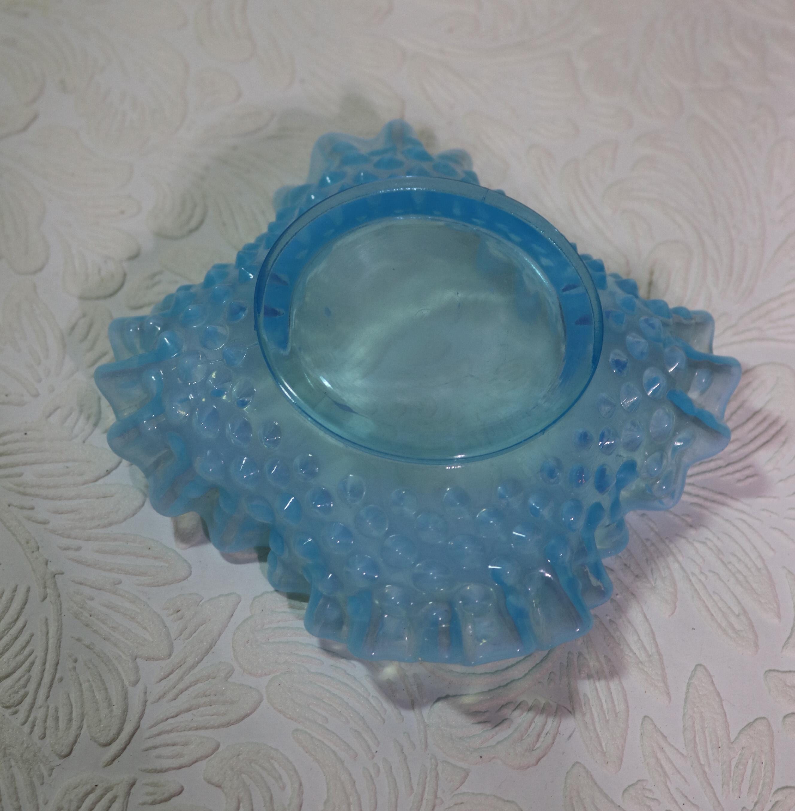 ヴィンテージ フェントン ブルー オパールセント ホブネイル フリル