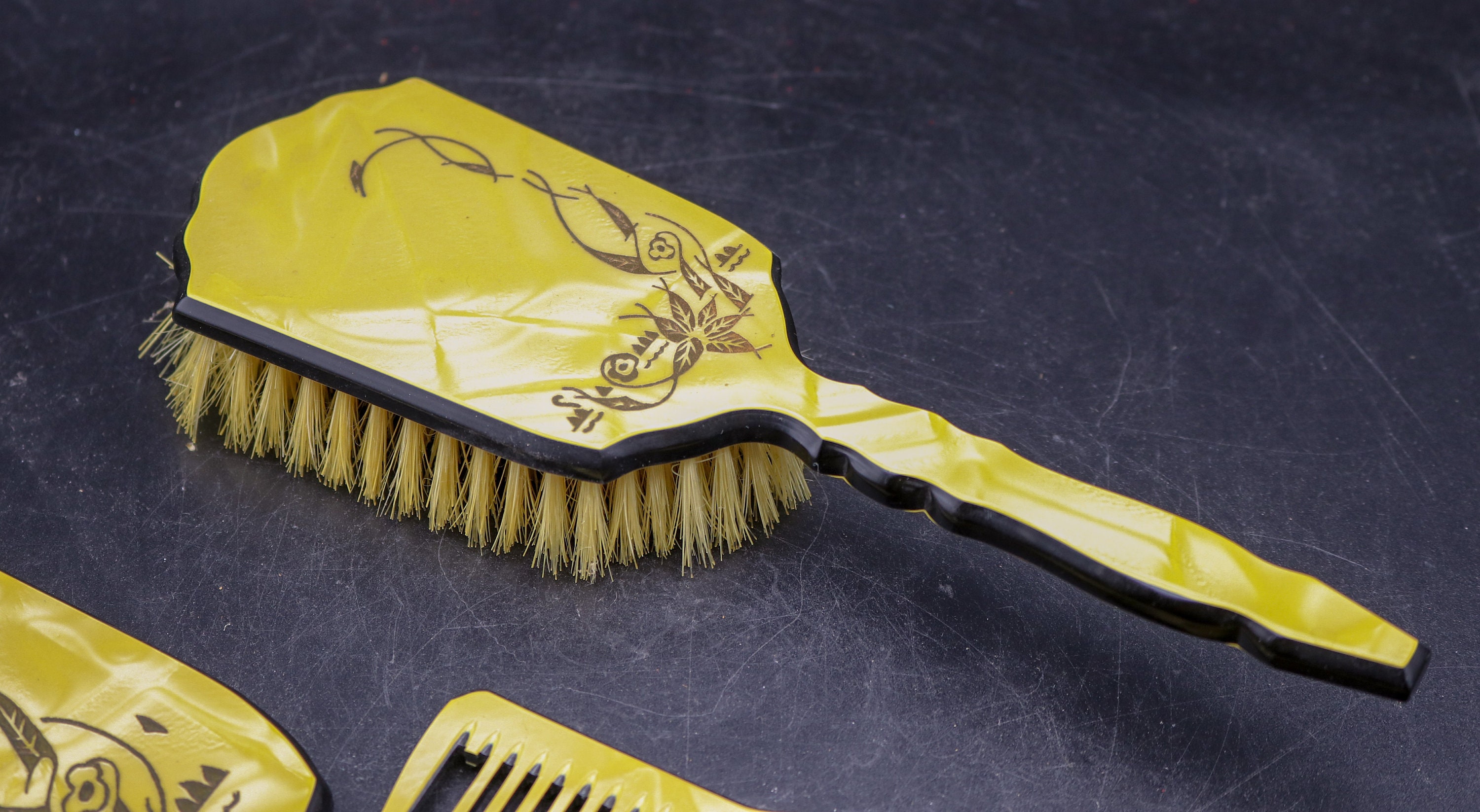 Vintage Dupont Lucite Vanity Set: Mirror, Brush & Comb - Etsy display picture 1