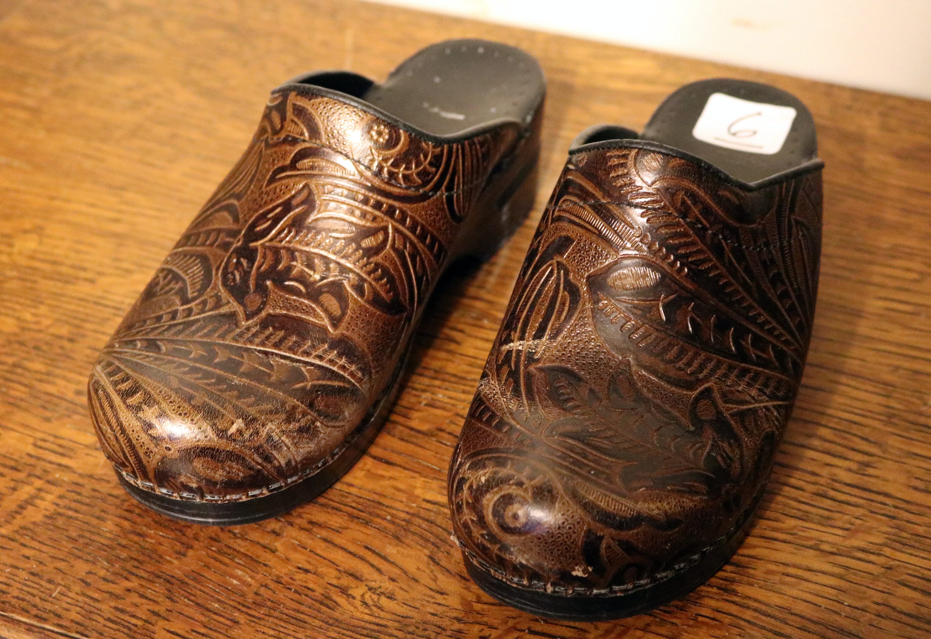 Dansko Clogs Brown Embossed Leather Size 37 7 Man Made Balance