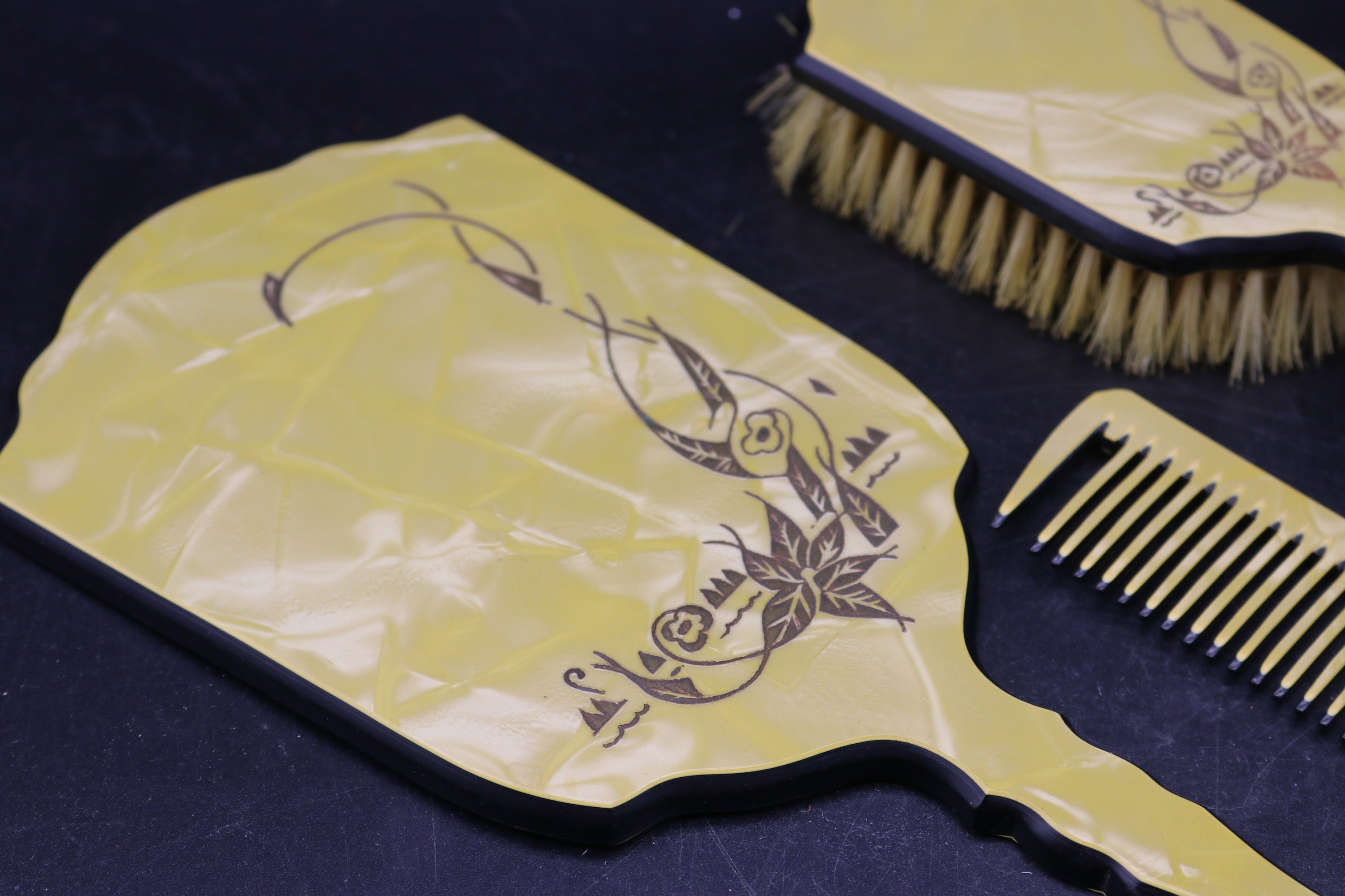 Vintage Dupont Lucite Vanity Set: Mirror, Brush & Comb - Etsy display picture 3