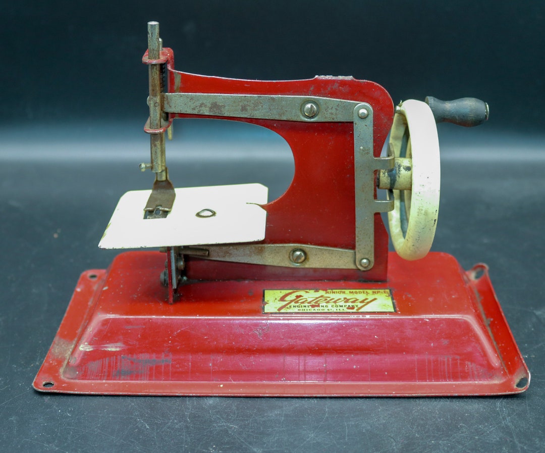 Vintage Gateway NP1 Miniature Toy Sewing Machine No Box or Manuals No