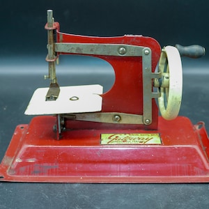 Vintage Accessoire PN-1 Miniatur-Spielzeug-Nähmaschine - Ohne Box oder Handbücher - Ohne Nadel - Gebrochener Garnrollenhalter - Nur Anzeige