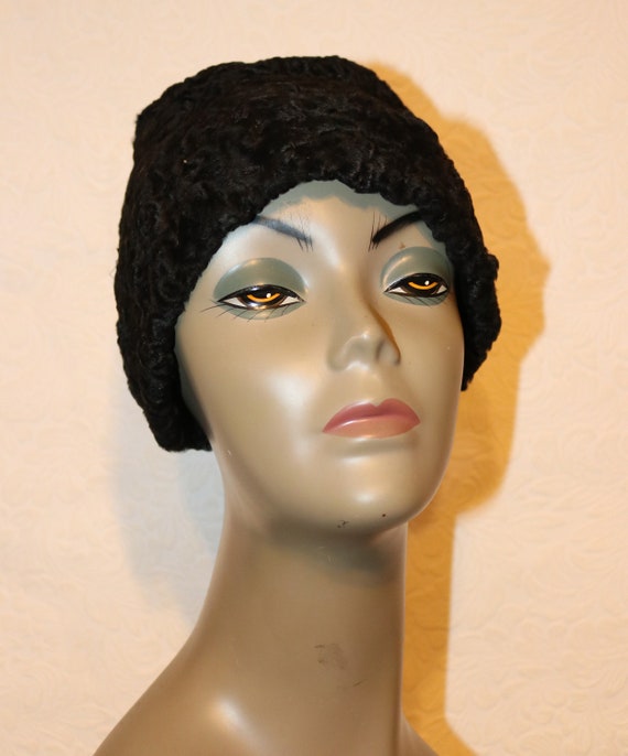Vintage Black Persian Lamb Cloche Hat - Unmarked - Good  display picture 1