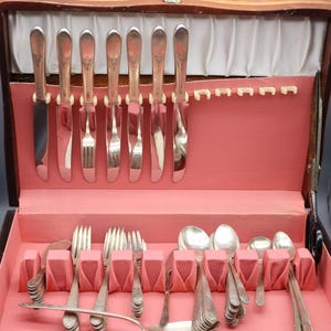 Internationale Wm Rogers "Devonshire aka Mary Lou" zilveren bestekset - 1938 - set voor 7 - originele doos - 58 stuks - verzilverd