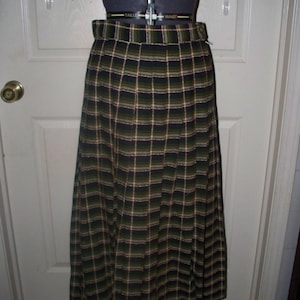 1970s Ladies Plaid Skirt  - 100% Wool - Unlined - Unmarked - Green White Purple Plaid