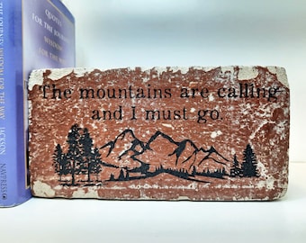 Sujetalibros de ladrillo grabado: Cita de John Muir, decoración rústica de montaña