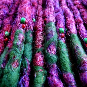 SE(single ended), corpse flower, burgundy dreads, dreads, green dreads, wool, seed beads