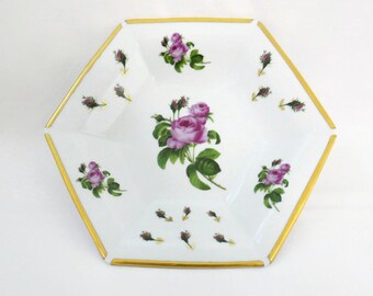 Porseleinen schaal versierd met rozen