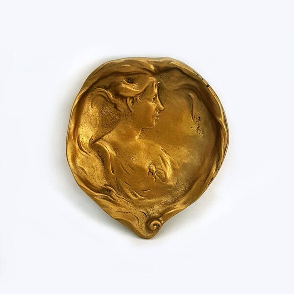 Antique Art Nouveau Bronze Ashtray French Ashtray with Lady , Collectibles Cigar Ashtray, Heart Bronze Jewelry Dish