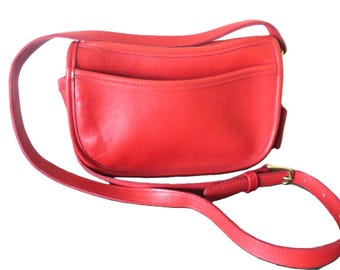 バッグ 80's Vintage Coach Swinger Small Red Coach Swinger Bag - Etsy