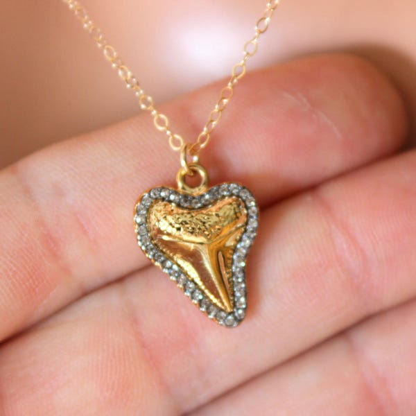 Shark Tooth Charm Necklace Gold Pave Crystal Pendant Necklaces Women Girl Two Tone Jewelry Unique Gift Ocean Lover