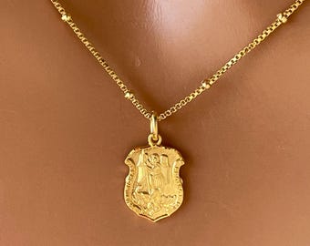 Collar con dije de San Miguel en oro pequeño, cadena tipo caja satélite, joyería católica de plata esterlina del santo patrón