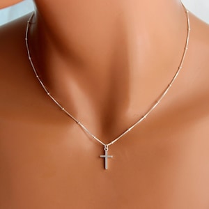 Collar con cruz de plata de ley: delicada cadena tipo satélite, regalo de joyería cristiana