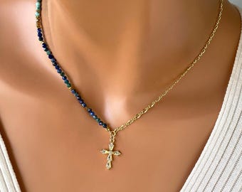 Cruz bañada en oro de 14k, collar, lapislázuli, cuentas de turquesa, cadena Figaro, longitud ajustable, joyería única