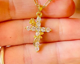 Collar de cruz de oro con rosa brillante floral, joyería de fe CZ