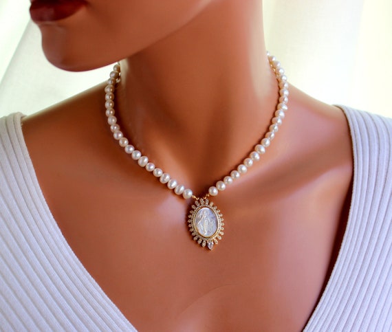 Pearl Necklace Mary Miraculous Gold Necklaces Women Pearl Choker Ladies Pearl Collar Bridal Brides Necklace Gift Cameo Pendant Catholic